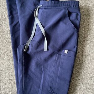 Women’s FIGS skinny scrub pants